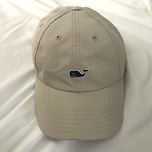 Tan vineyard vines hat. Adjustable.